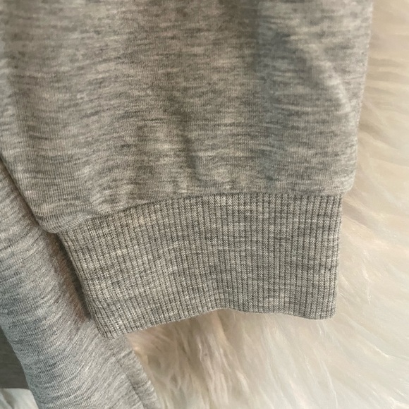 Crown & Ivy NWT Women’s Graphic “Festive As A Flock” Long Sleeve Grey T-shirt-L - Picture 6 of 9